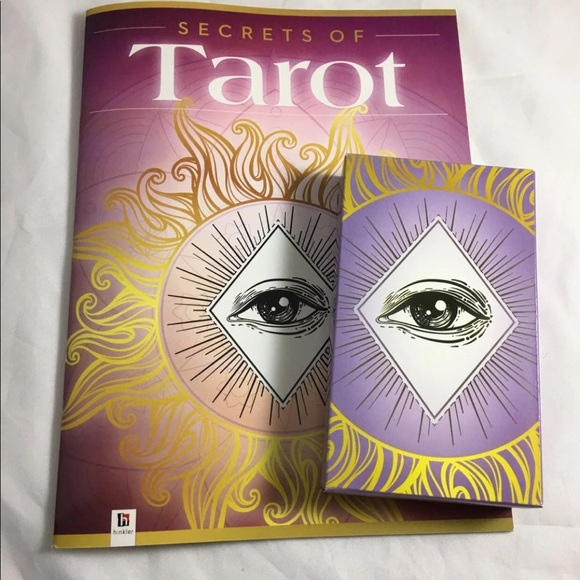 Secrets of tarot cards and book - Picture 1 of 3